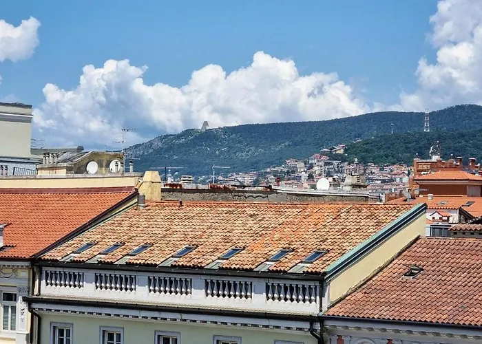 Al Volo Tor Bandena Konukevi Trieste